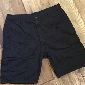 Men’s black wrangler cargo shorts
